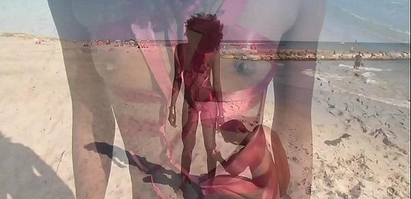  Lily, belle black baisée en bondage sur une plage naturiste [Full Video]